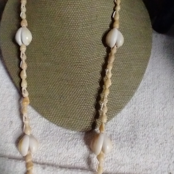 Shell beach necklace - Picture 3 of 4